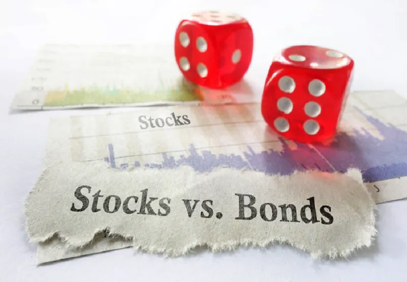 Cổ phiếu là gì? Cổ phiếu và cổ phiếu giống hay khác nhau?